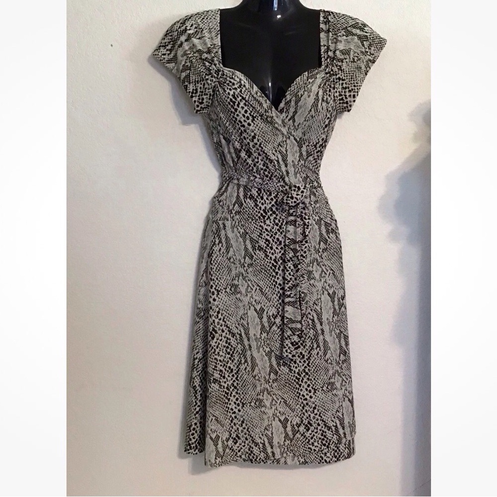 Norma Kamali women’s short sleeve animal print wrap around dress. Size L